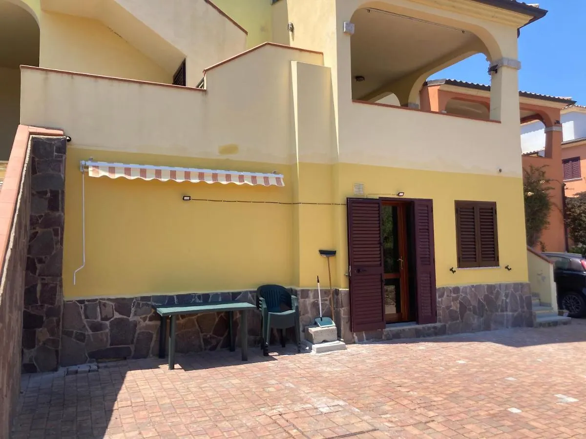 Appartamento Grazioso monolocale con vista su Tavolara San Teodoro  Italia